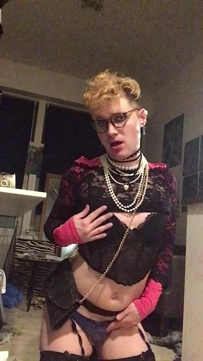 Sissy Cindy Slut: Відкрита сіссі повія кінчає