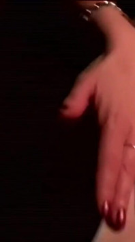 Réel amateur avec Sandra, salope italienne mature aux cheveux brunes, se fait baiser la chatte et veut s'occuper de sa bouche