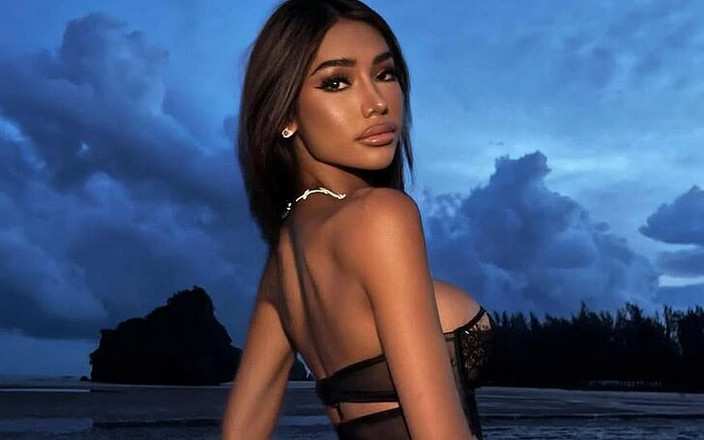 Arda Fennec Ladyboy: Nesestříhané W / Extrémní kočka Ladyboy 'mléko