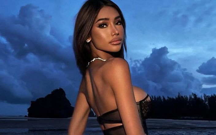 Arda Fennec Ladyboy: Latte non circonciso w/ Estremo ladyboy