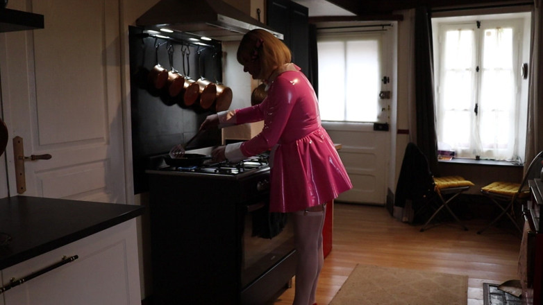 Sissy Dee Dee: Sissy Dee Is Cooking Lady Fee Her Lunch Before Lady...