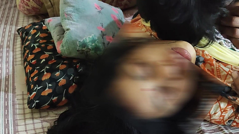 sakshi_raniii: Mama vitregă indiană Pregnent și-a futut pizda fiului vitreg nebun în dormitor