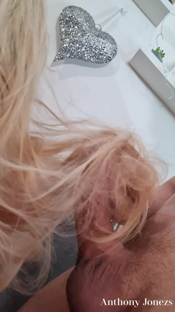 Anthony Jonezs Studio: Awek blonde fetish berbulu