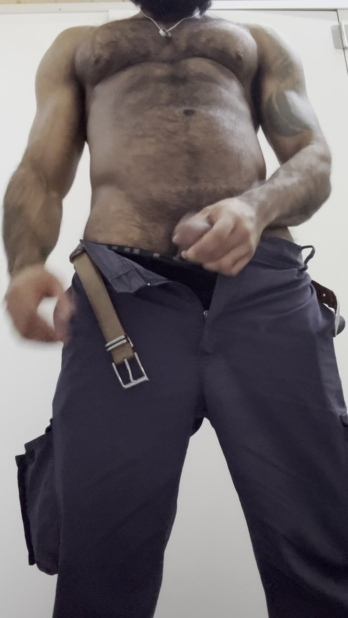 Wesley Fudedor: Guardo porno e sborrando in bagno al Mio lavoro