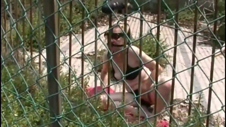 My real dirty life: Vicini kinky: piscio, sottomissione, pompini e sesso nel cortile