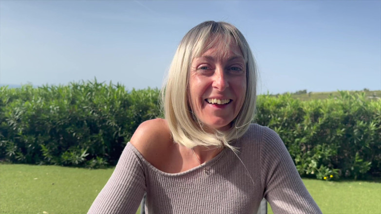 Video Porno One: Lena, MILF berusia 40 tahun dari Tours!