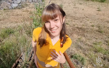 Anne Eden: 第一次真正的户外鸡巴撸管指挥!!