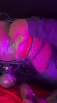 Masturbando minha bunda grande com um vibrador