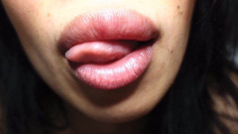 Asmr_mouth: เลียเลนส์เซ็กซี่แบบเร่าร้อนน่าหลงไหล