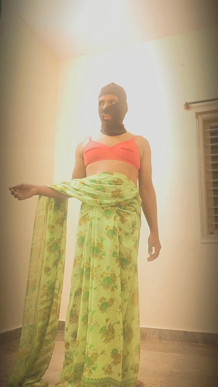 Mrbunty98: デシ・インディアンの愛人妻がストラップオンでシシーな夫をペギングする