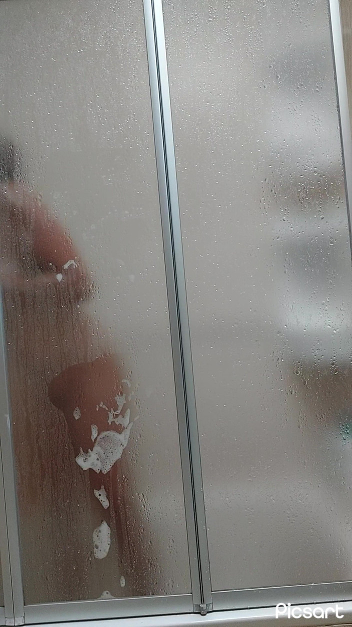 Softbrattypuppy: Посмотри меня в душе, не замечая