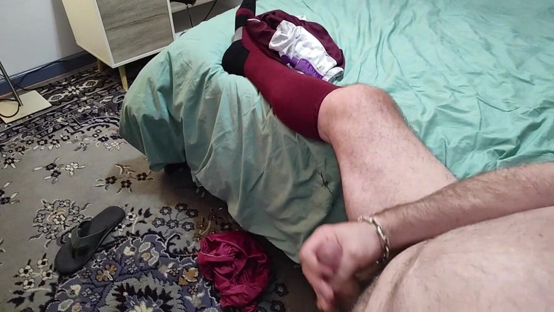 beardaddychub: L'allenatore si masturba con il giocatore