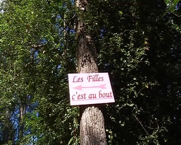 Filles Francaises: La bella bambola francese mangia la sborra dopo una dura...