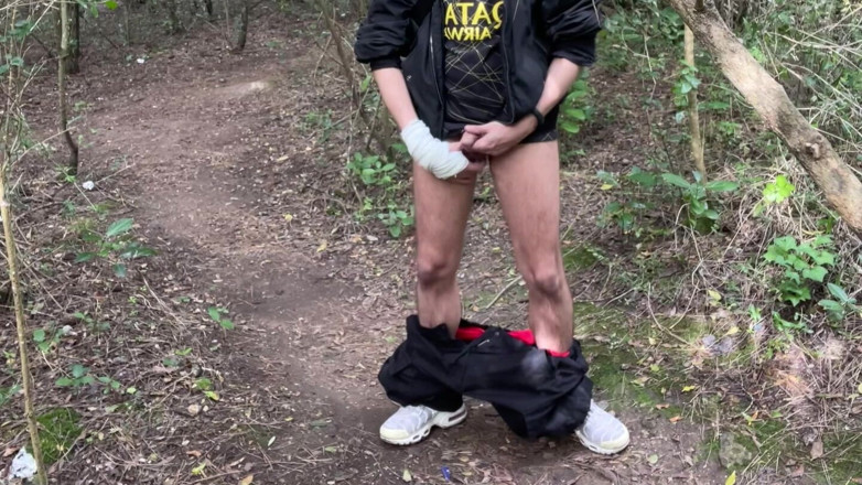 AmateurBoysPissing: ความปรารถนาของแฟนๆ: หนึ่งในแฟนๆ ของเราอยากเห็น Simon Pee Live