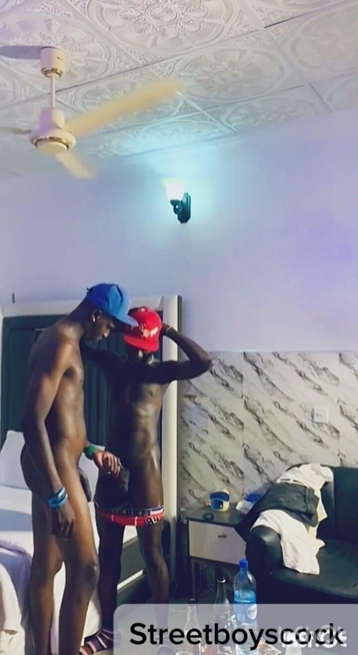 Streetboyscock: Romantic Sex with the Delivery Guy