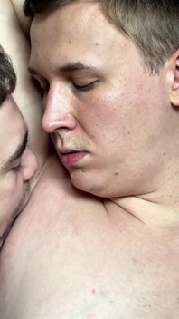 Wzajemne Uwielbienie Pod Pachami Oszalało