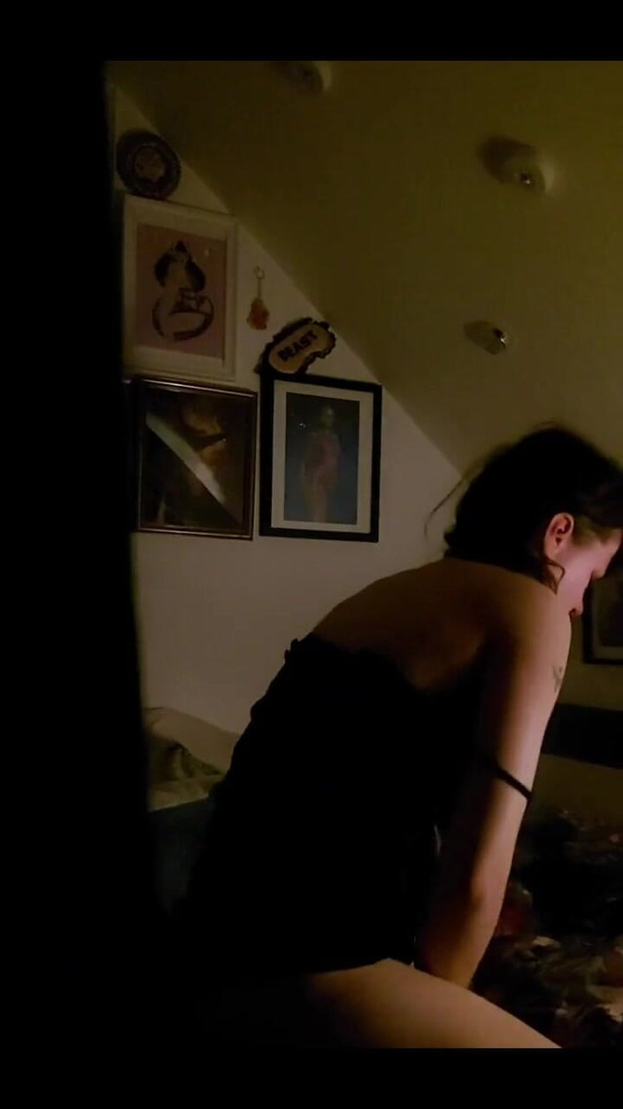 CherryOrchid: POV, du bist meine peeker mitbewohnerin, die nachts in mein...