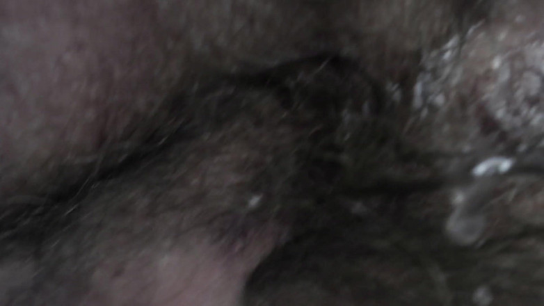 Hunky time: Jugoso y babeando culo peludo de un jefe