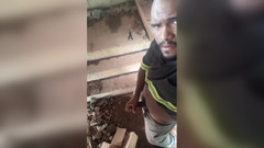 TheBlacKHunterr: 建物の階段で