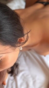 和一个身材完美的热辣巴西女郎玩粗暴
