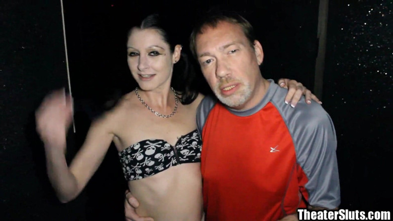 Theater Sluts: Spooky Pallida fantasma cagna gangbang anale da cazzi in culo...