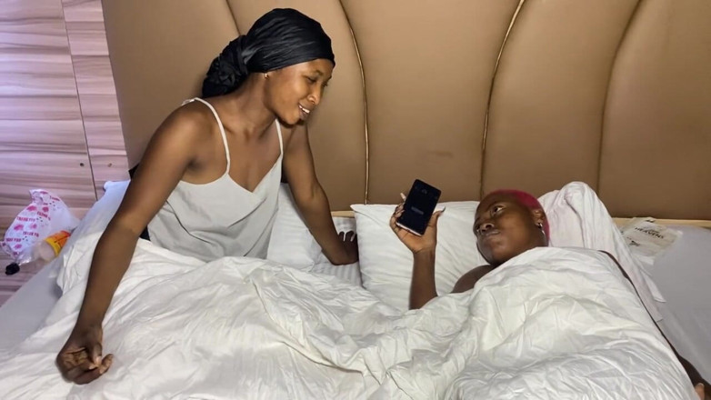 Moonlight blues: Пишна красуня дозволяє своїй сусідці по кімнаті трахати бойфренда з великим членом