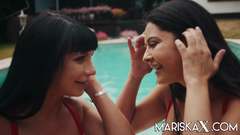 Mariska x: De lesbische spelletjes van Valentina Ricci &amp; Mariska