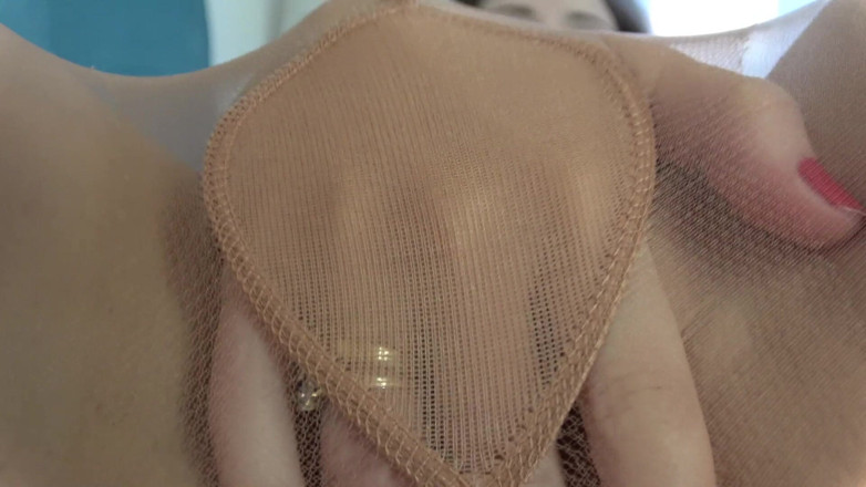 Wanilianna: Wanking my pussy in layered nylons