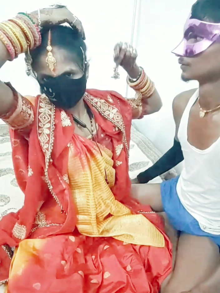 Nisha bhabhi ki chudai: Po Karwachauth mi manžel šuká pusu.