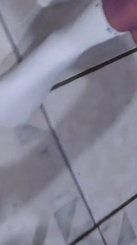 회색 박서 팬츠와 흰 양말 (영상 1)