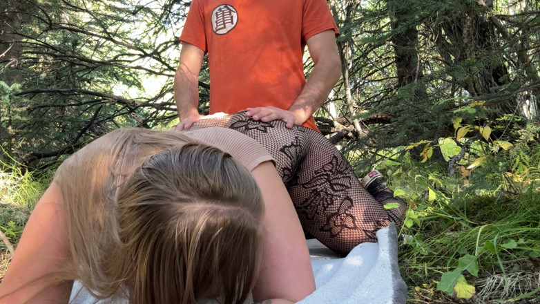 Nerdy Nympho: Turistika nadržená nevlastní sestra končí masivní creampie
