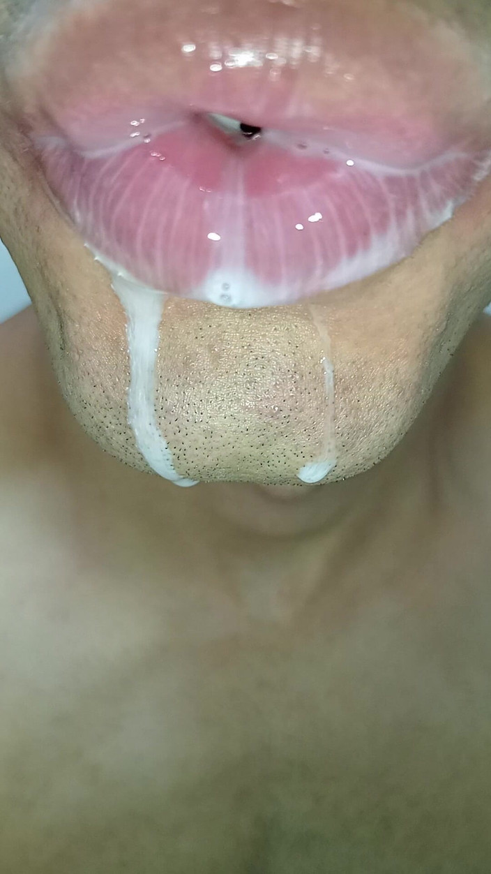 Rey rey: Tôi thích xuất tinh vào miệng, lưỡi dài, nụ hôn,...