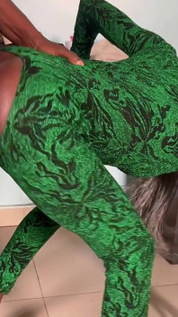 Pantat bahenol tante seksi ini dientot habis-habisan sama kontol besar pria kulit hitam