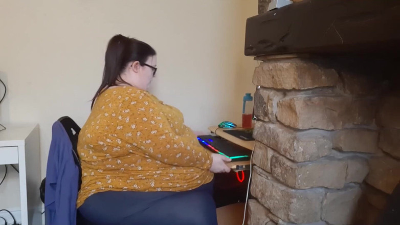SSBBWLadyBrads: The fattest girl at work struggles