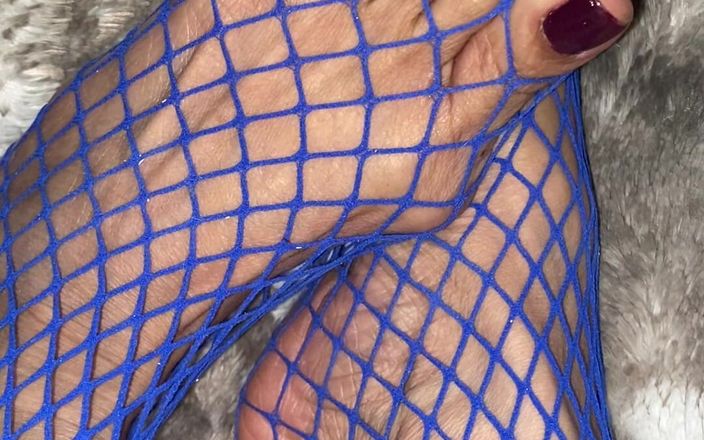 Naelor: Purple Fishnet na Asiatce s malými chodidly a dlouhými prsty