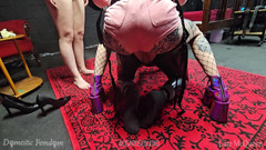 Domestic femdom: Děvka Gimp je ošukaná po párty