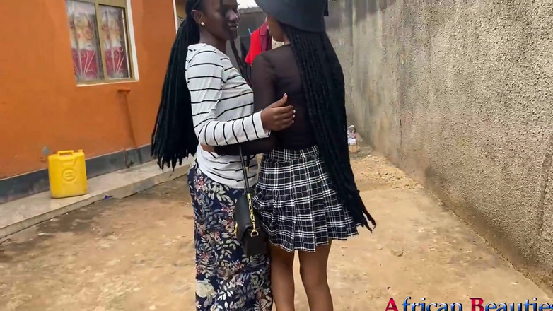 African Beauties: Vibratore lesbico scopata dopo l'appuntamento in città