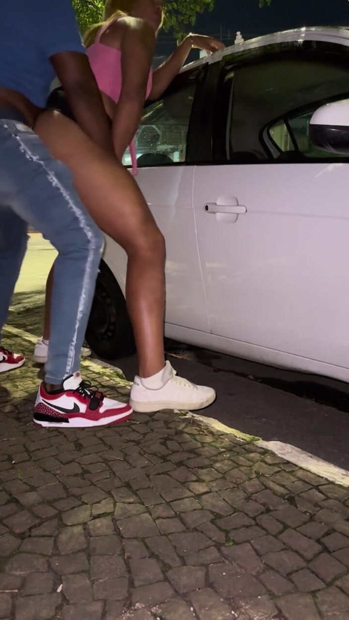 Andreialatina: Nadaný černoch šuká trans na ulici