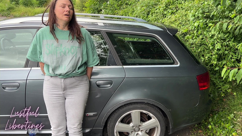 Lustful Libertines: 停车场公共小便绝望 - omorashi