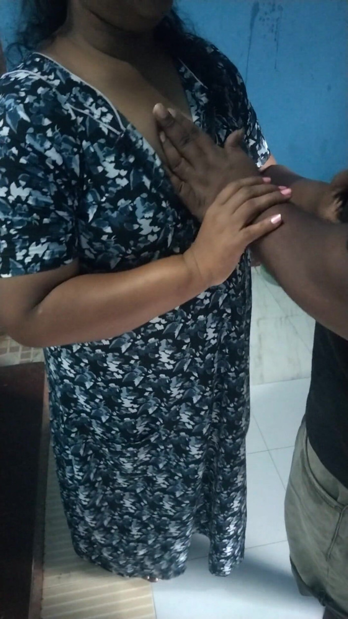 Benita sweety: Akka Thambi alimentando leite quente tamil falando