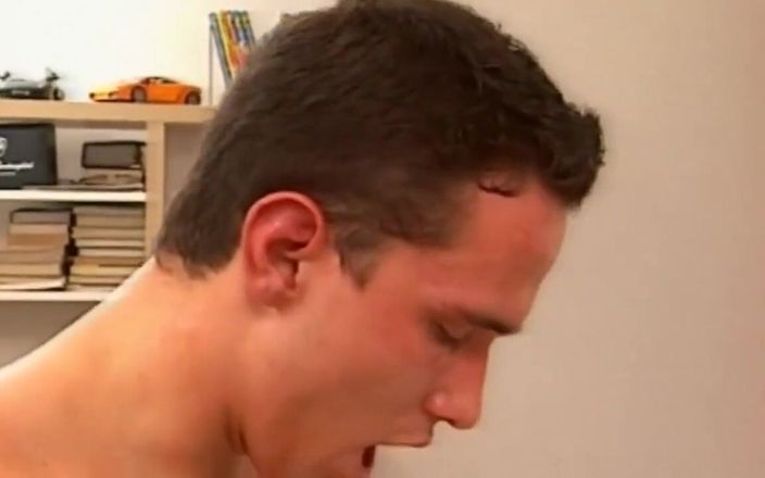 Deutschland porn: Kızlar sokakta tavlanıyor (tam porno film)