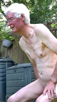 Strip-tease En Plein Air En Direct, Gode Et Show De Sondage Avec Éjaculation