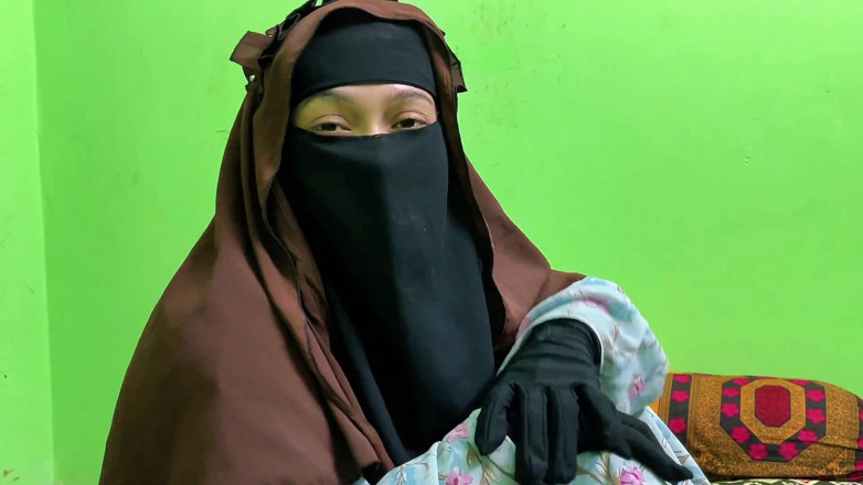 Riya Chowdhury: Peçeli seks - ateşli Asyalı kız azgın adama iyi sert seks...