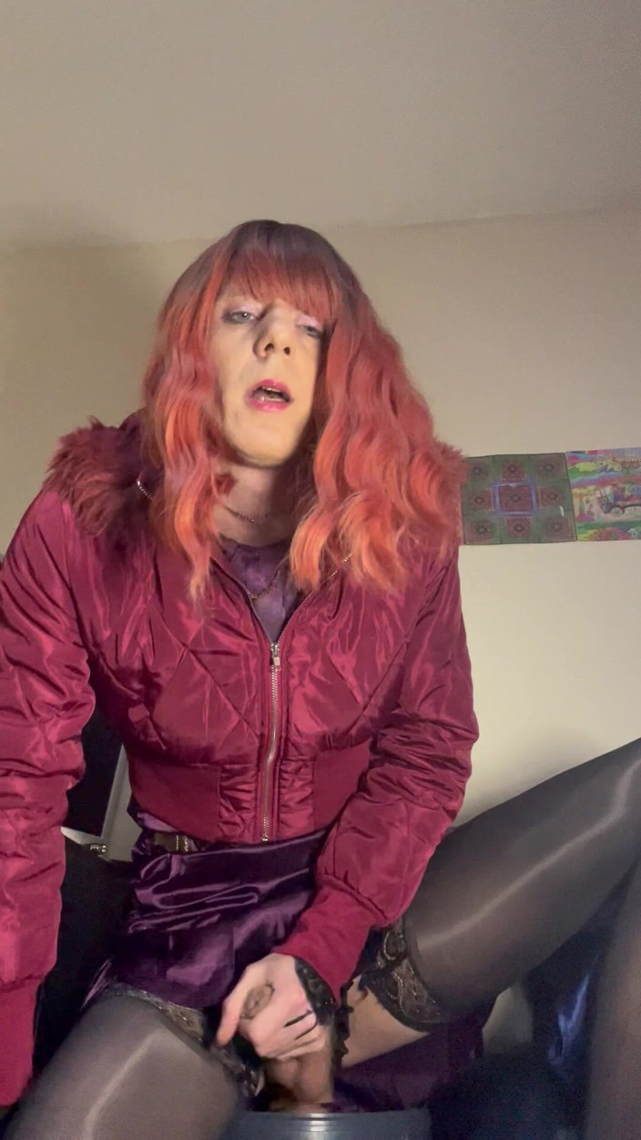 Jessica silk: Jess silk cavalca un dildo