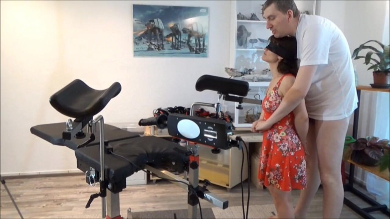 Sex and BDSM Slaves by her Master: ถูกใช้และทำให้อับอาย defenseless บนเก้าอี้สูตินรีเวช