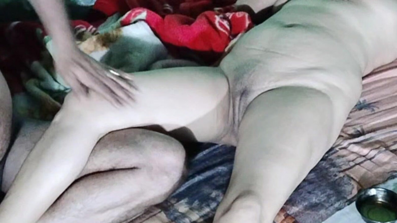 NituRandi94: Big Gaand Wali Bhabhi Ki Malish Ke Baad Chudai