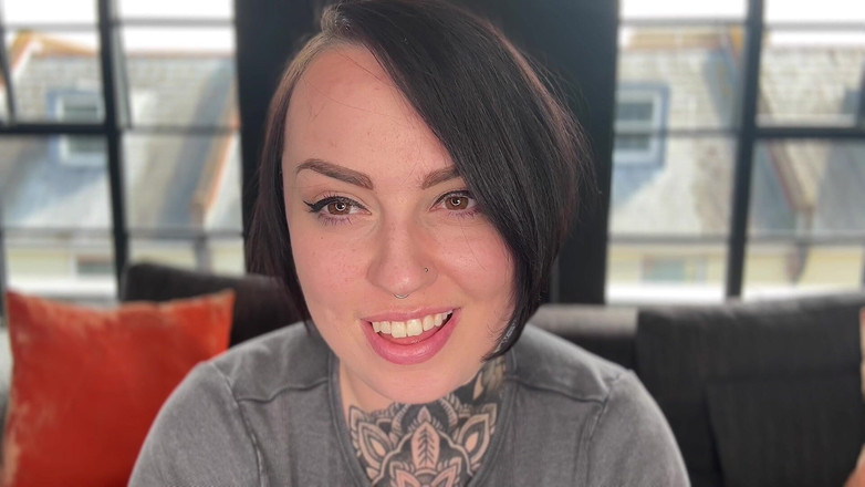 Miss Valentina: Podívej se mi do očí a vzdám se kontroly