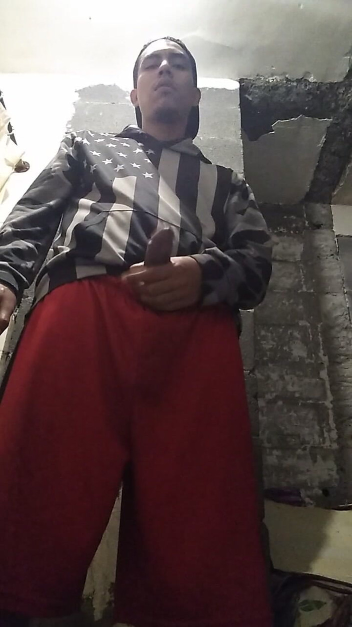 AlexAlejandro13: Estoy a punto de bañarme pero sin antes tirar