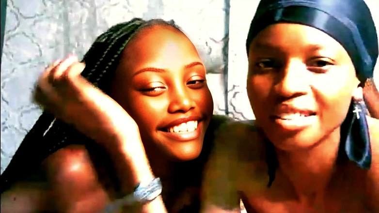 sunnyslimx: Лижет ее киску и идеальную грудь