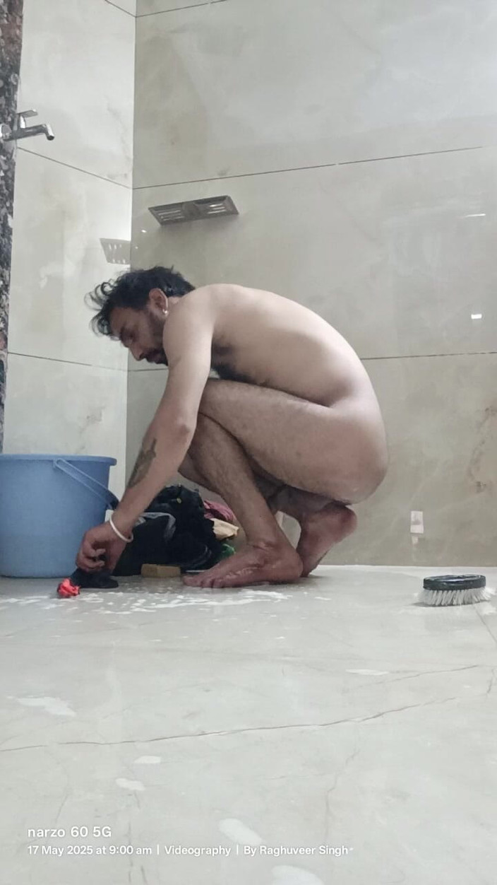 Rajasthani-old-lover: インドのパパがシャワーを浴びてマスターベーションをする